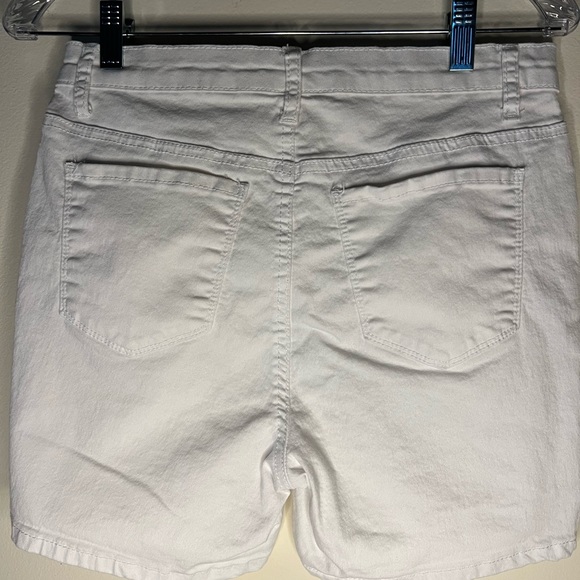 White shorts embroidered - Picture 4 of 4